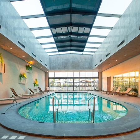 Moevenpick Hotel Du Lac Tunis Tunes Exterior foto The swimming pool at the hotel