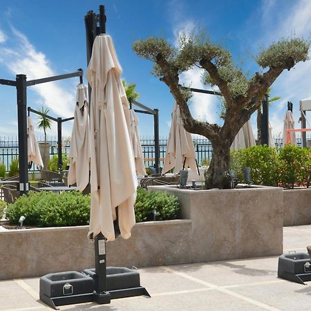 Moevenpick Hotel Du Lac Tunis Tunes Exterior foto The Sky Bar