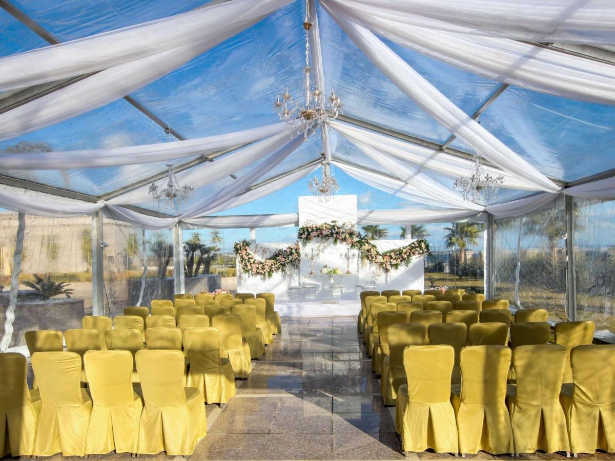 Moevenpick Hotel Du Lac Tunis Tunes Exterior foto Marquee tent
